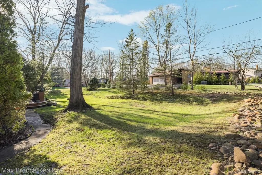 4550 Patrick Road West Bloomfield Charter Township MI 48322