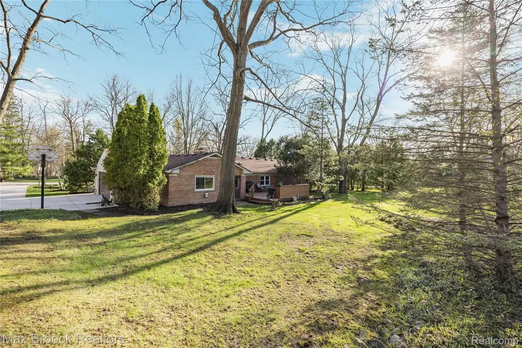 4550 Patrick Road West Bloomfield Charter Township MI 48322