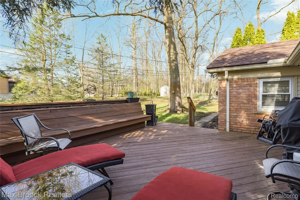 4550 Patrick Road West Bloomfield Charter Township MI 48322