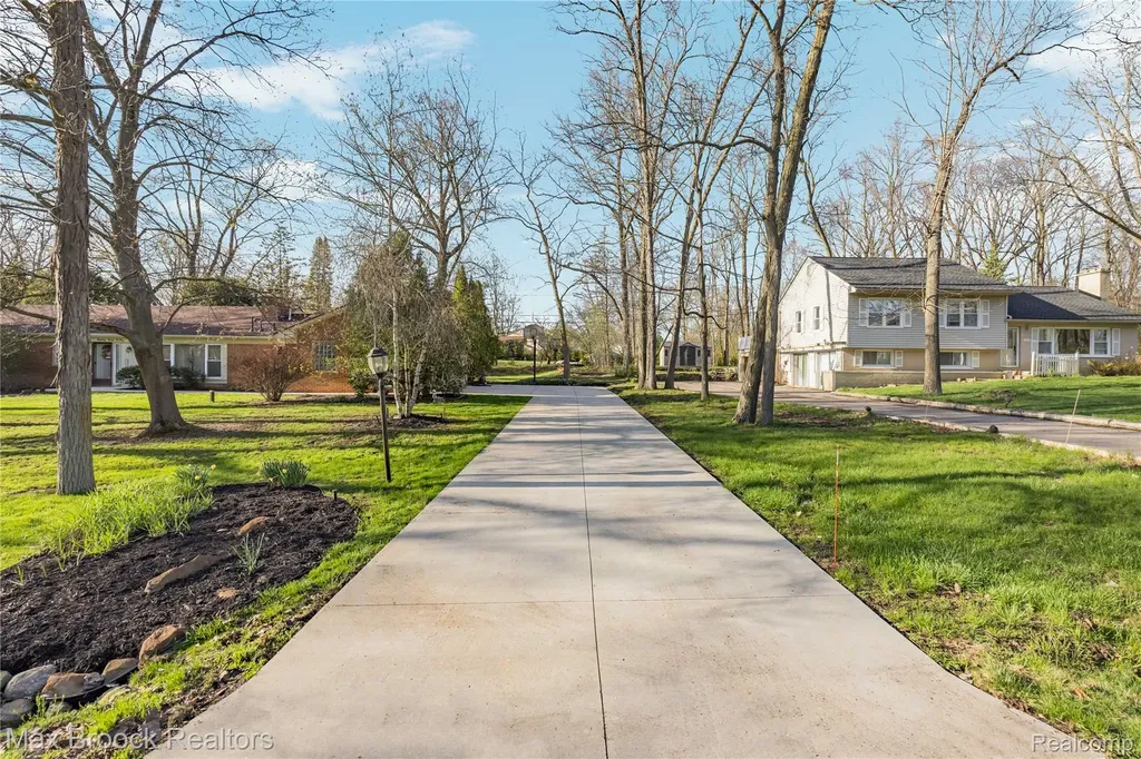 4550 Patrick Road West Bloomfield Charter Township MI 48322