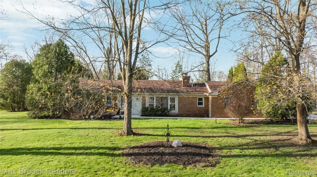 4550 Patrick Road West Bloomfield Charter Township MI 48322