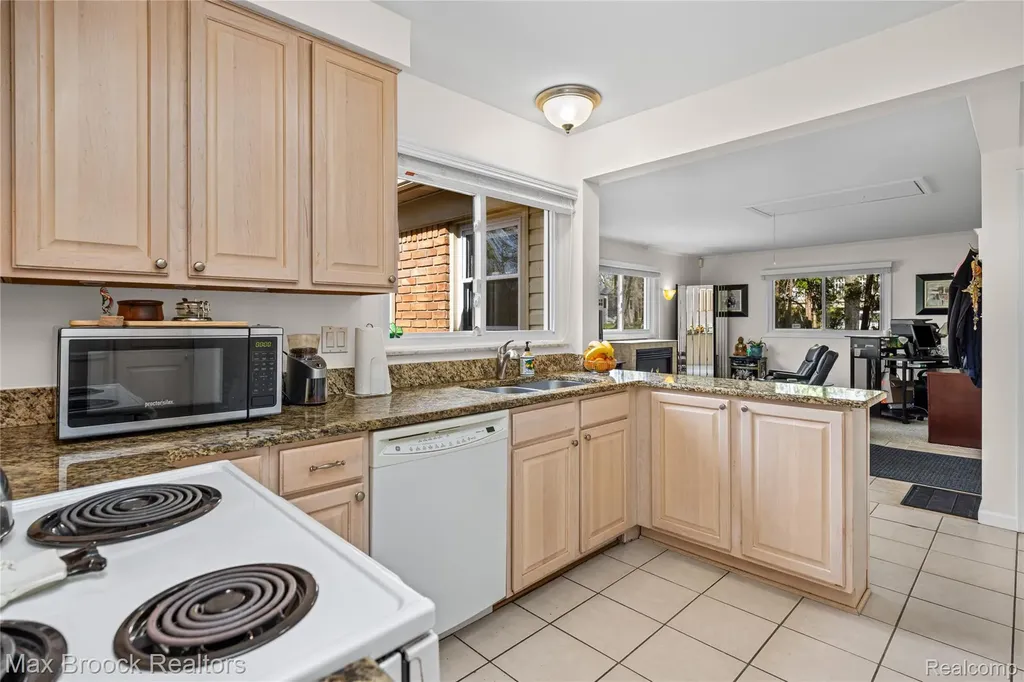 4550 Patrick Road West Bloomfield Charter Township MI 48322
