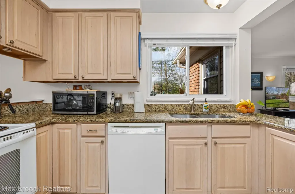 4550 Patrick Road West Bloomfield Charter Township MI 48322