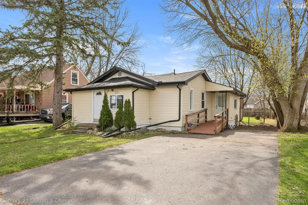 977 Boston Avenue Waterford Charter Township MI 48328