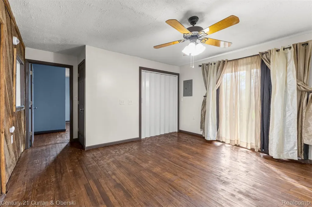 977 Boston Avenue Waterford Charter Township MI 48328
