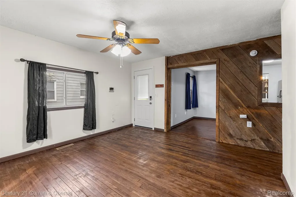 977 Boston Avenue Waterford Charter Township MI 48328