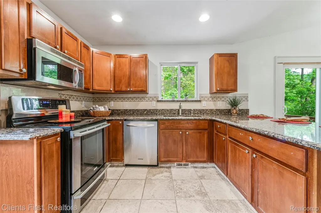 4840 Gilbo Avenue Waterford Charter Township MI 48328