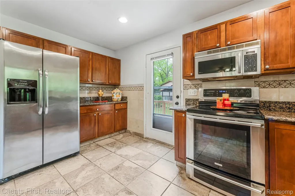 4840 Gilbo Avenue Waterford Charter Township MI 48328