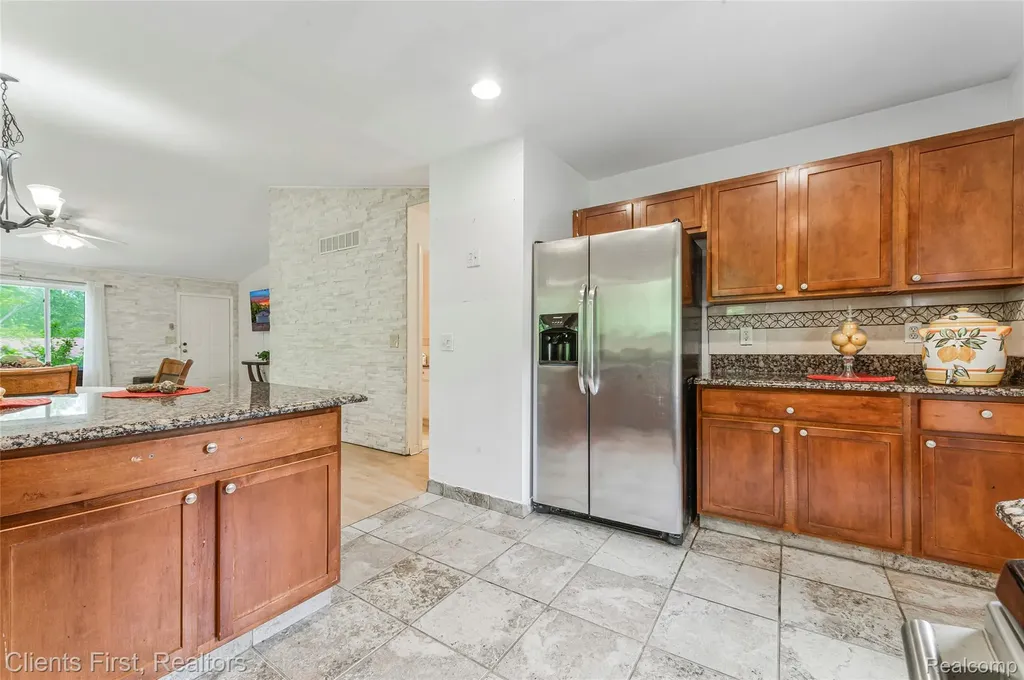 4840 Gilbo Avenue Waterford Charter Township MI 48328