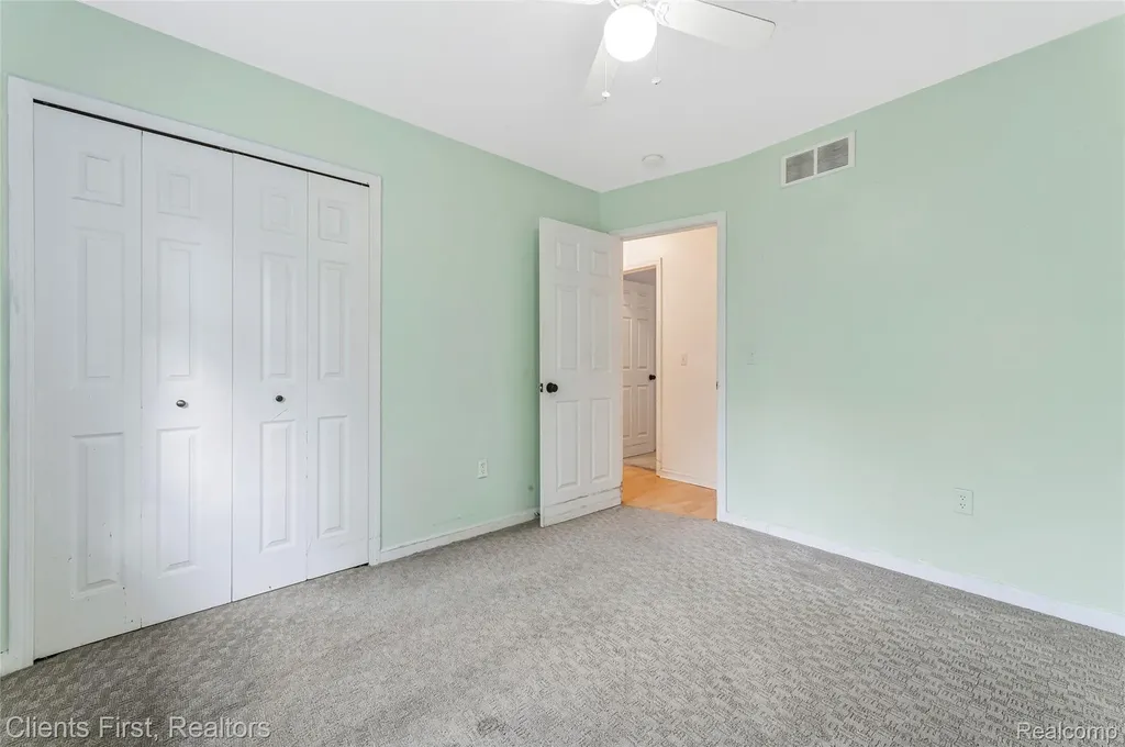 4840 Gilbo Avenue Waterford Charter Township MI 48328