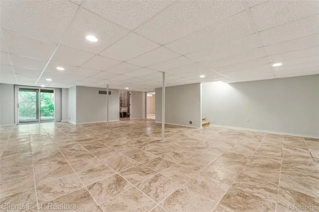 4840 Gilbo Avenue Waterford Charter Township MI 48328