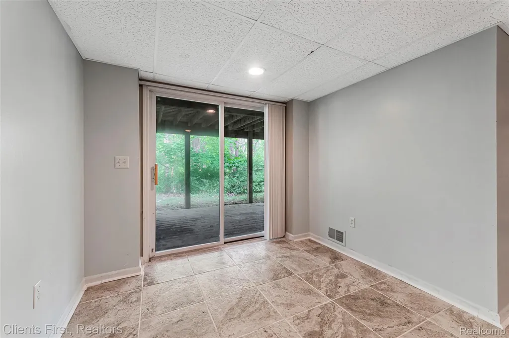 4840 Gilbo Avenue Waterford Charter Township MI 48328