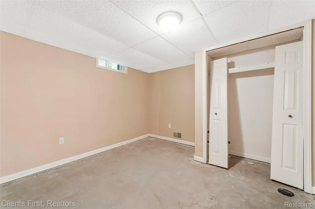 4840 Gilbo Avenue Waterford Charter Township MI 48328