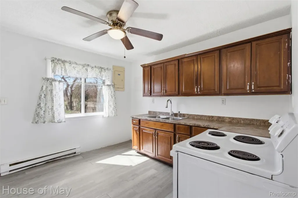 25953 Dartmouth Street Inkster City MI 48141