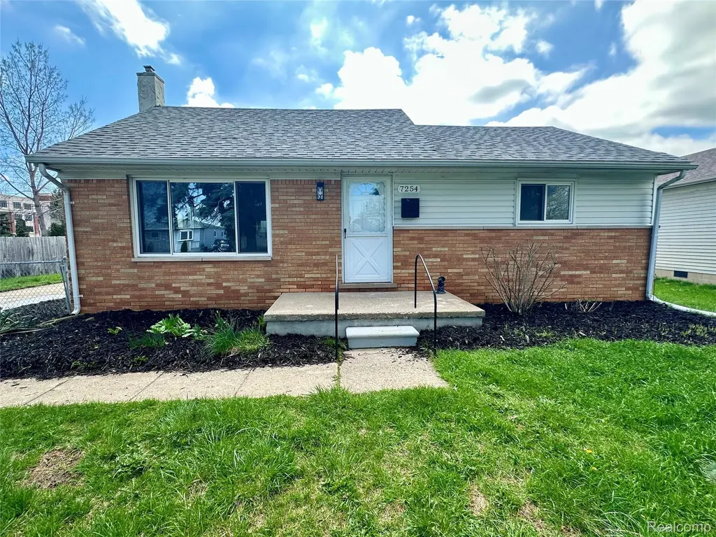 7254 Gerald Avenue Warren City MI 48092
