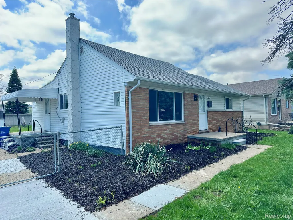 7254 Gerald Avenue Warren City MI 48092