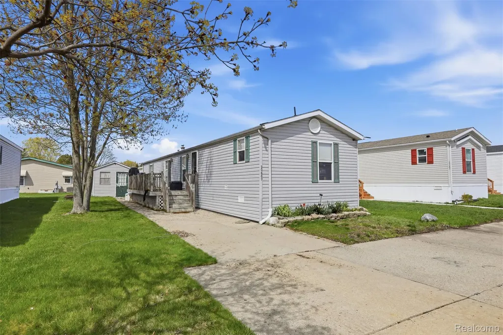 20689 Seneca Drive Clinton Charter Township MI 48036