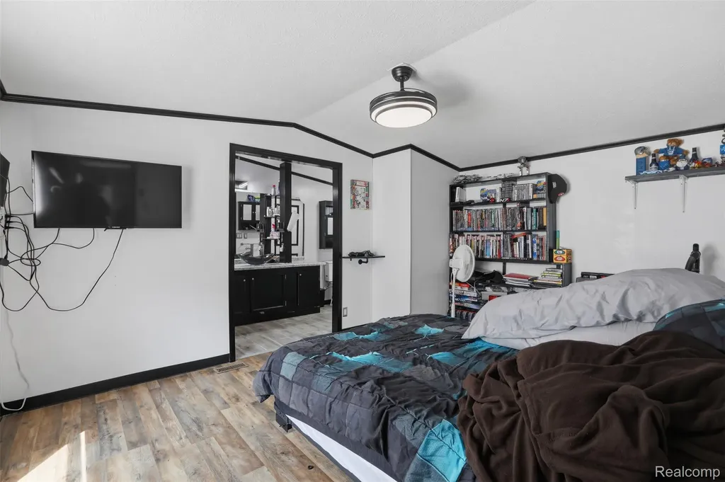 20689 Seneca Drive Clinton Charter Township MI 48036