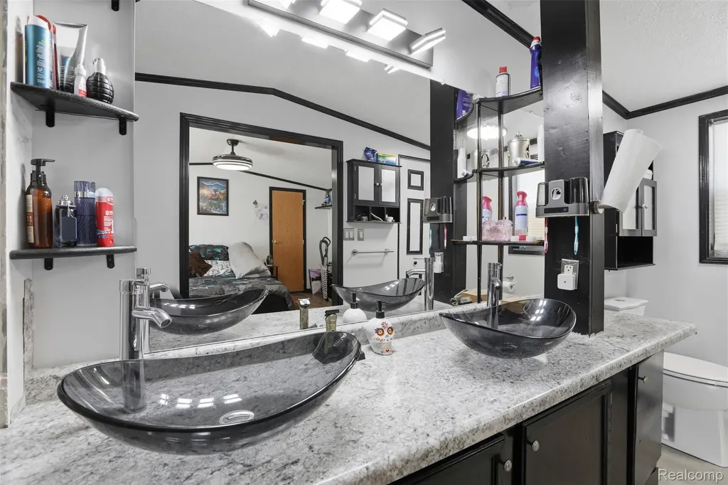 20689 Seneca Drive Clinton Charter Township MI 48036