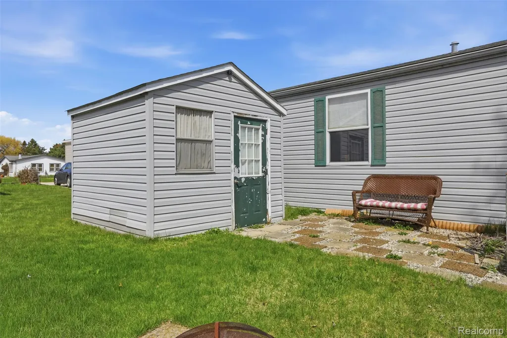 20689 Seneca Drive Clinton Charter Township MI 48036