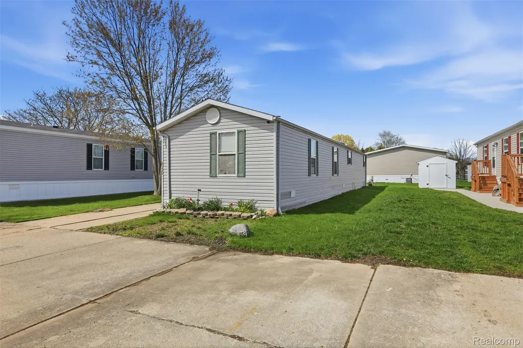 20689 Seneca Drive Clinton Charter Township MI 48036