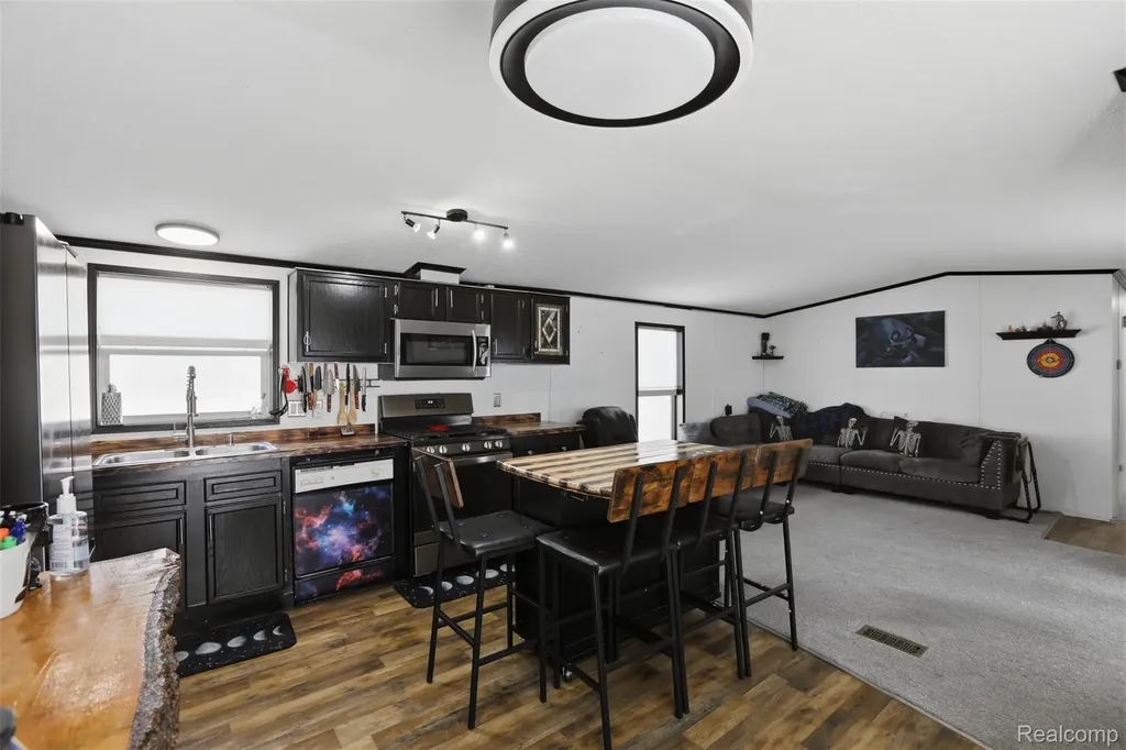 20689 Seneca Drive Clinton Charter Township MI 48036
