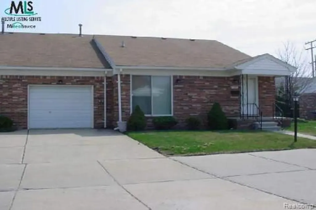 401 Doremus S Doremus Lane W St. Clair Shores City MI 48080