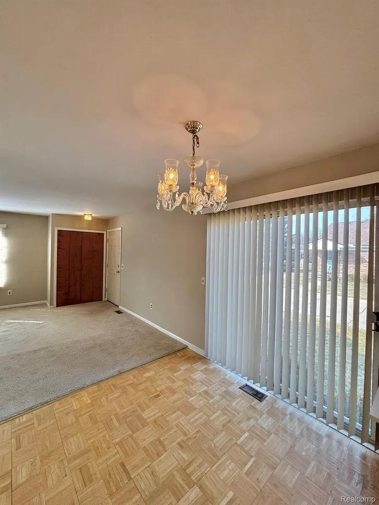 401 Doremus S Doremus Lane W St. Clair Shores City MI 48080