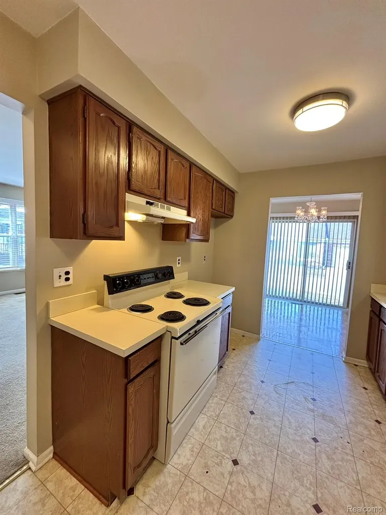 401 Doremus S Doremus Lane W St. Clair Shores City MI 48080