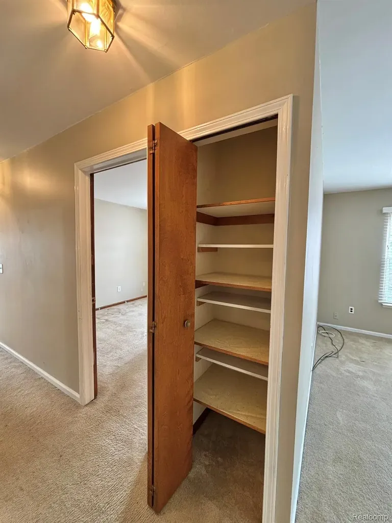 401 Doremus S Doremus Lane W St. Clair Shores City MI 48080