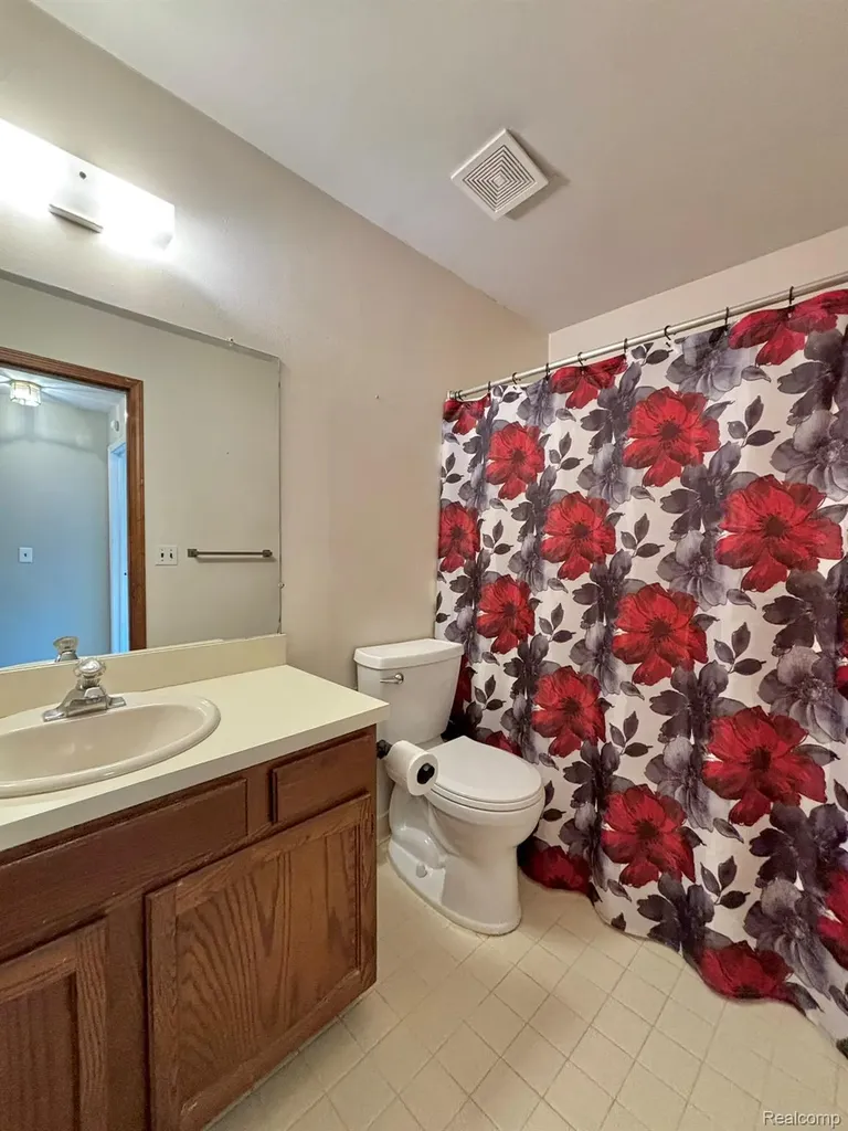401 Doremus S Doremus Lane W St. Clair Shores City MI 48080