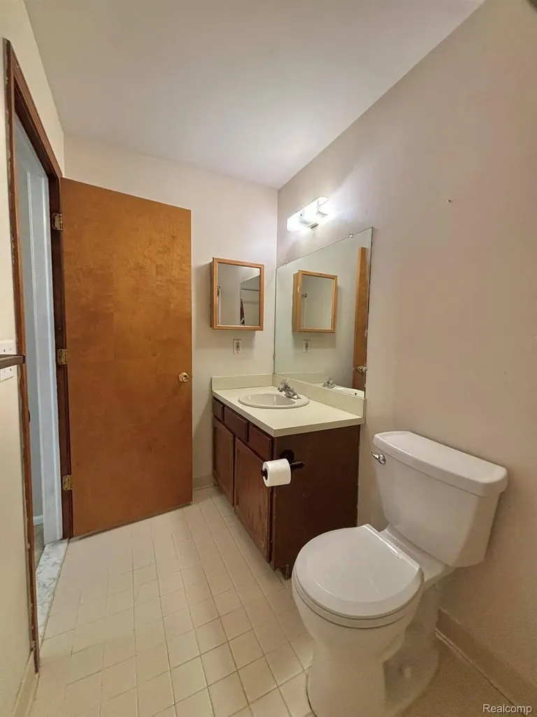 401 Doremus S Doremus Lane W St. Clair Shores City MI 48080