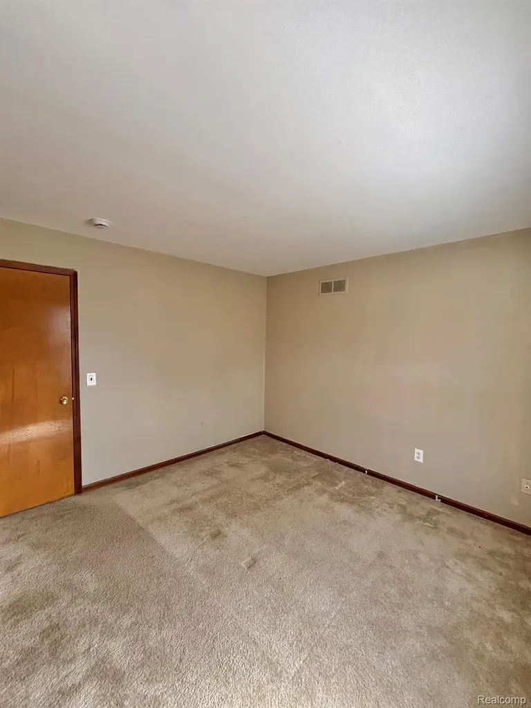 401 Doremus S Doremus Lane W St. Clair Shores City MI 48080