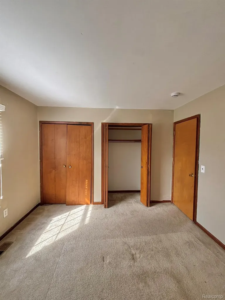 401 Doremus S Doremus Lane W St. Clair Shores City MI 48080