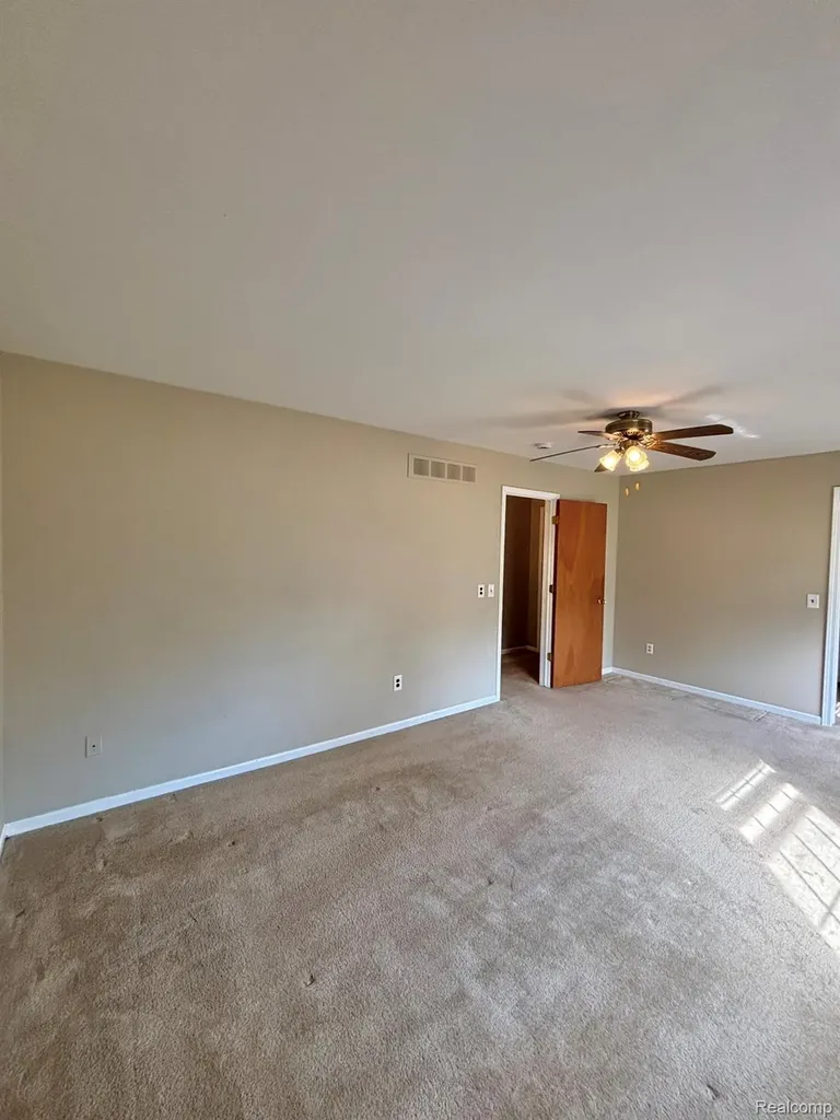 401 Doremus S Doremus Lane W St. Clair Shores City MI 48080