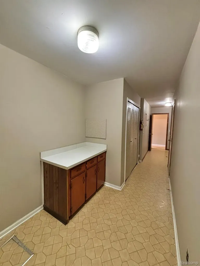 401 Doremus S Doremus Lane W St. Clair Shores City MI 48080