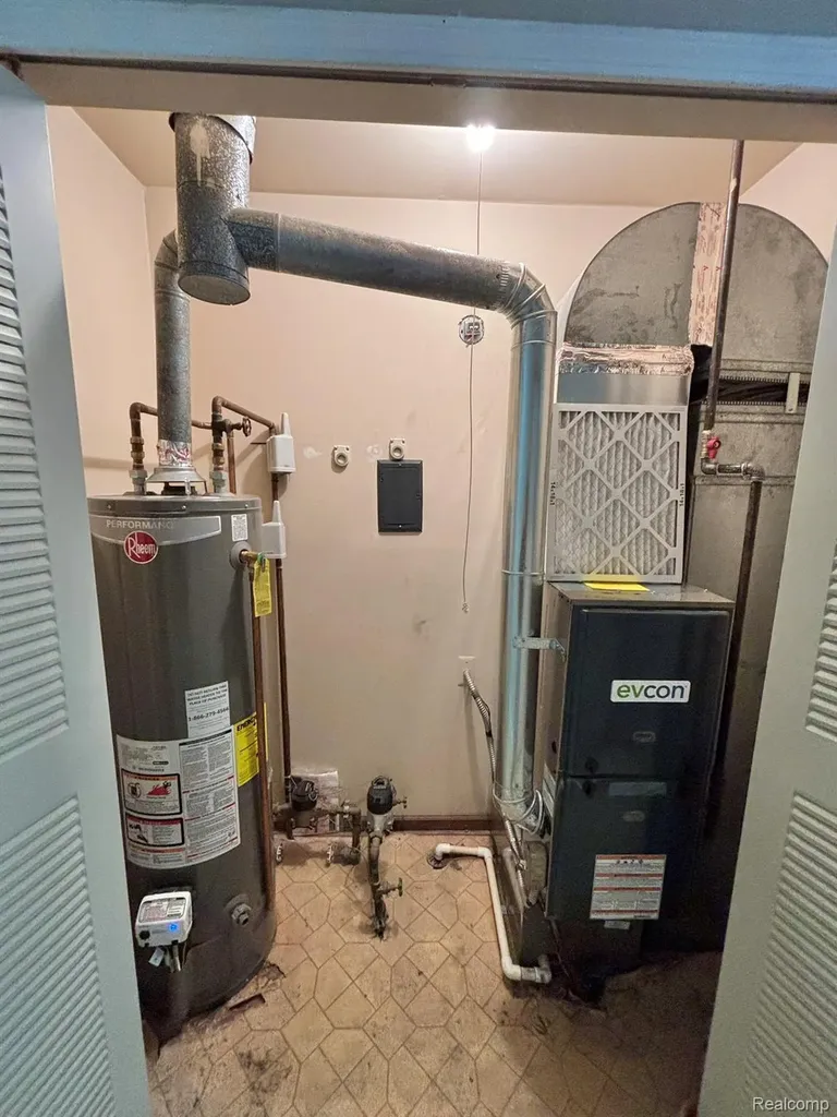 401 Doremus S Doremus Lane W St. Clair Shores City MI 48080