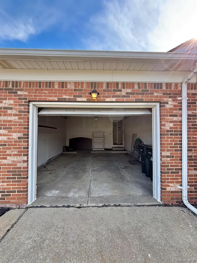 401 Doremus S Doremus Lane W St. Clair Shores City MI 48080