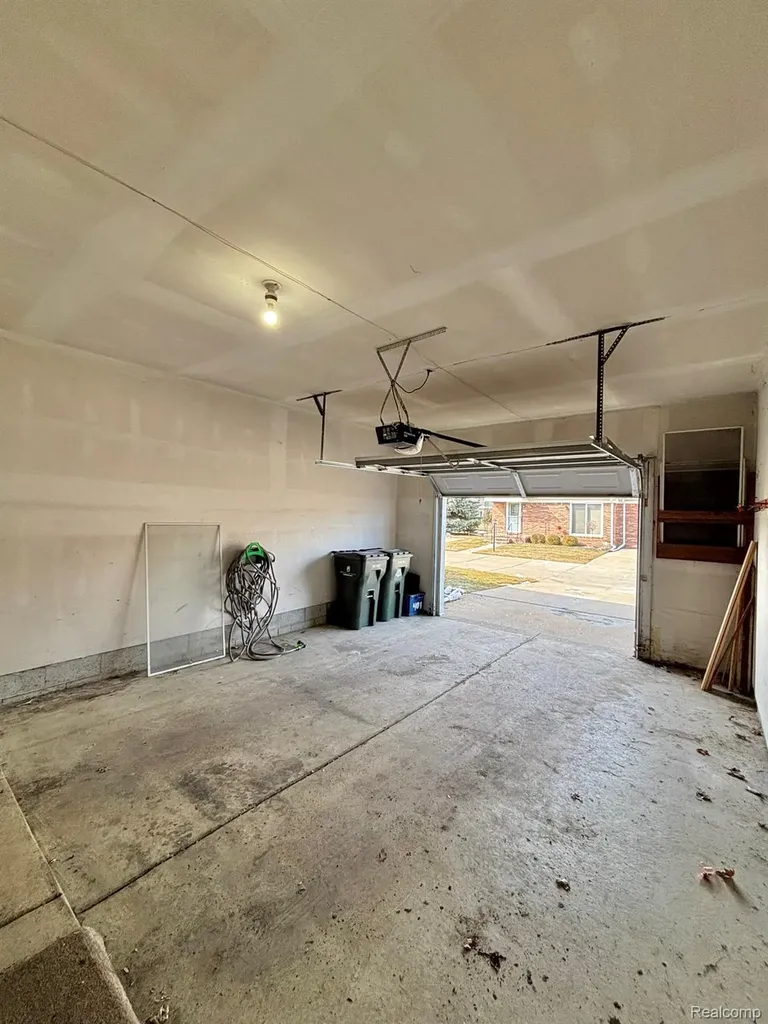 401 Doremus S Doremus Lane W St. Clair Shores City MI 48080