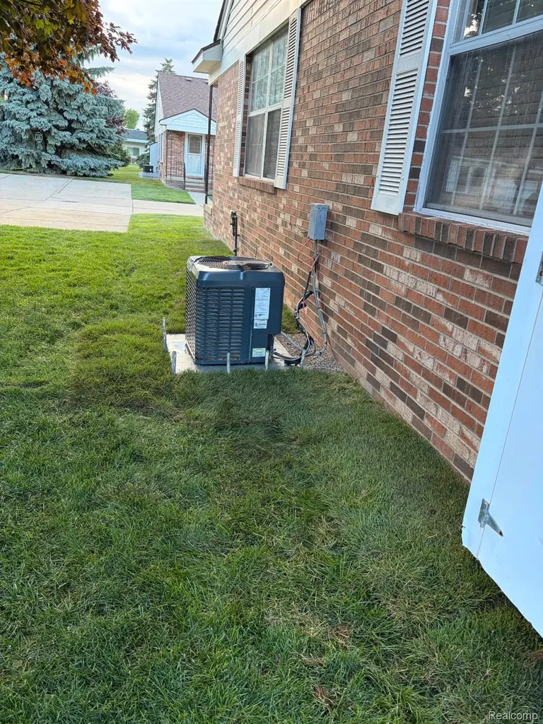 401 Doremus S Doremus Lane W St. Clair Shores City MI 48080
