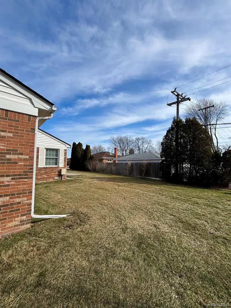 401 Doremus S Doremus Lane W St. Clair Shores City MI 48080