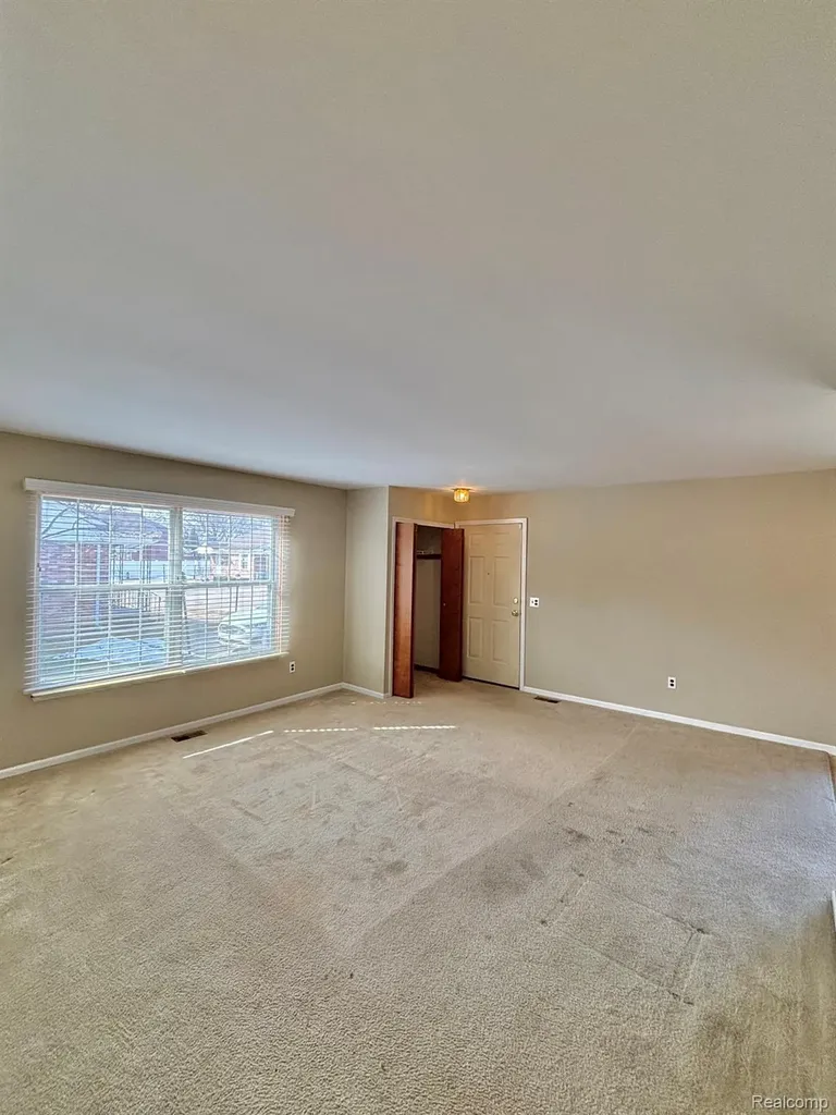 401 Doremus S Doremus Lane W St. Clair Shores City MI 48080