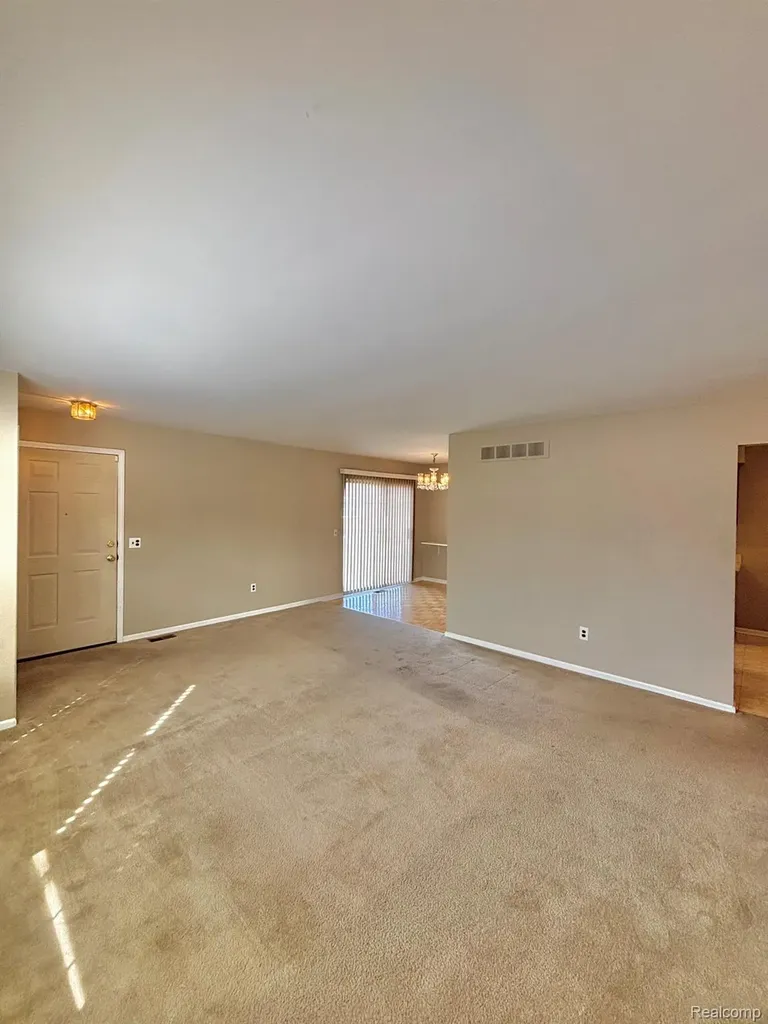 401 Doremus S Doremus Lane W St. Clair Shores City MI 48080