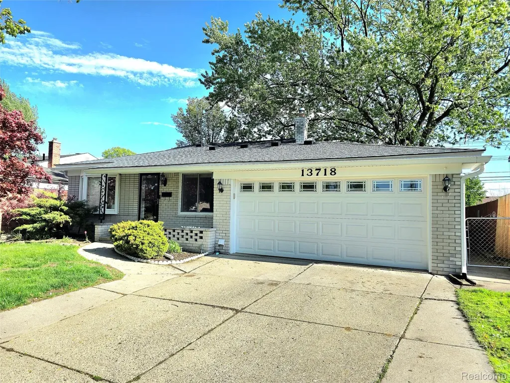 13718 Joyce Drive Warren City MI 48088