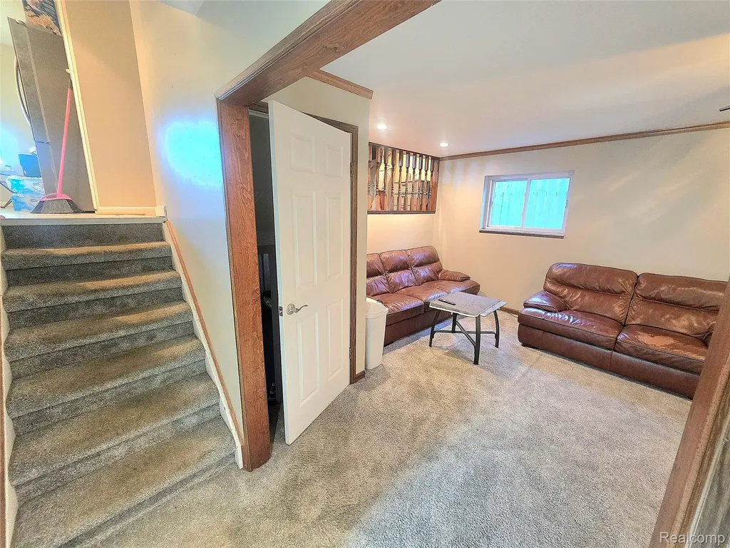 13718 Joyce Drive Warren City MI 48088
