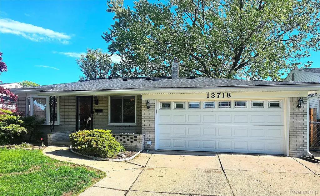 13718 Joyce Drive Warren City MI 48088