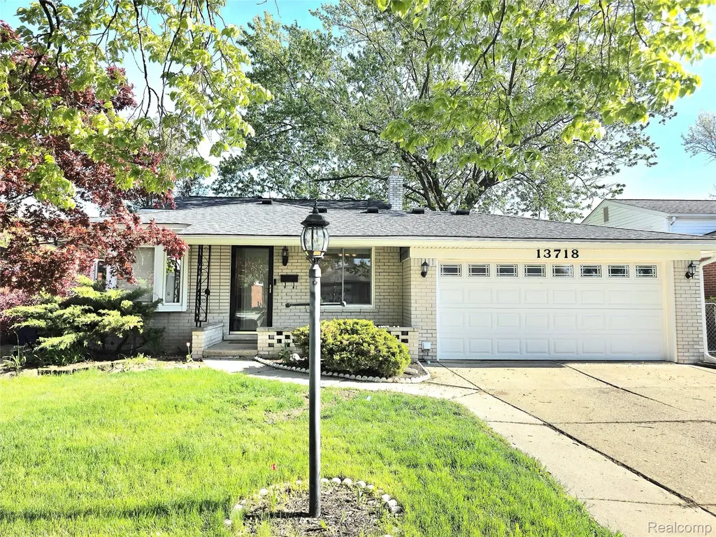 13718 Joyce Drive Warren City MI 48088