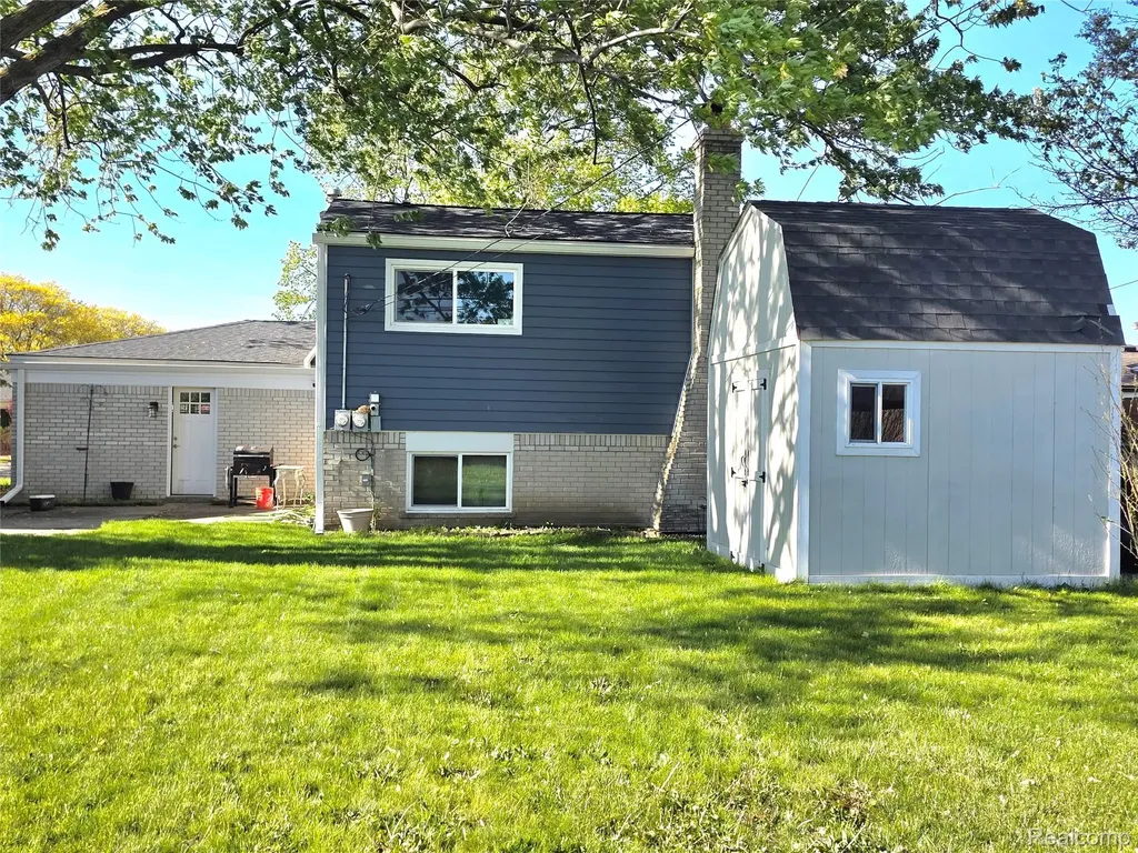 13718 Joyce Drive Warren City MI 48088