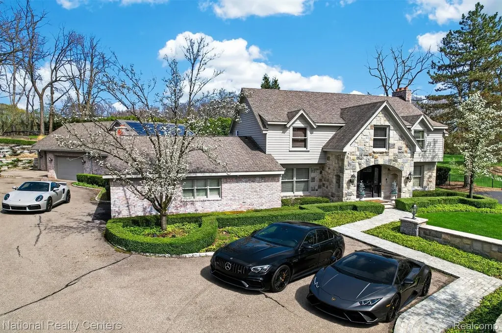 4233 N Willoway Estates Court Bloomfield Hills City MI 48302