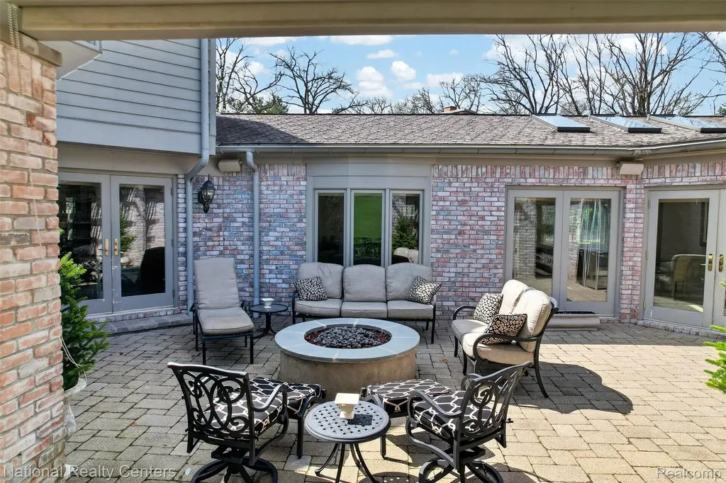 4233 N Willoway Estates Court Bloomfield Hills City MI 48302